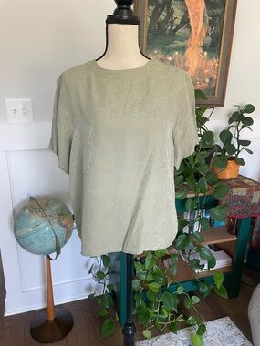 Vintage Camché Light Sage Green 100% silk Top Short Sleeve Large